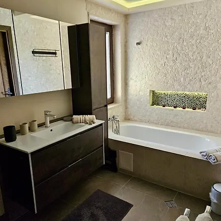 فيلة Luxury And Golf Gv8