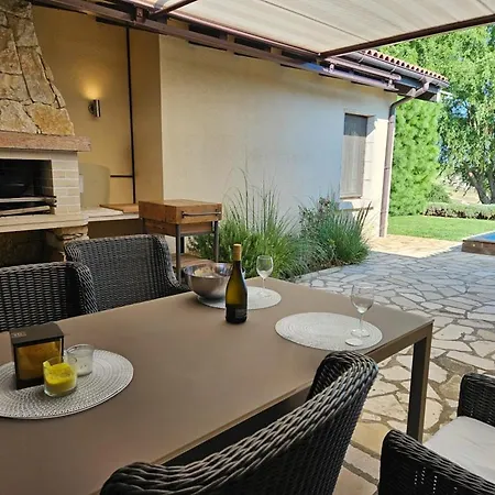 فيلة Luxury And Golf Gv8 بالشيك